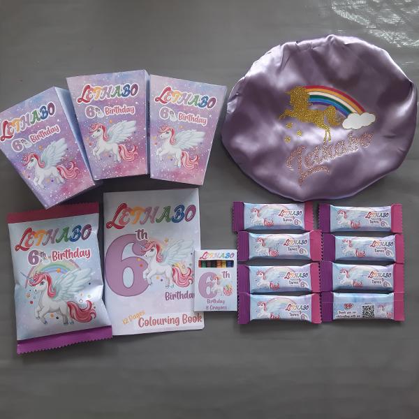 Unicorn 5 x party pack set with a bonnets, chip bags, chocolates ...